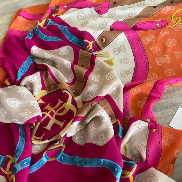 GUESS scarf with chain design orange pink - Picture 9 of 16